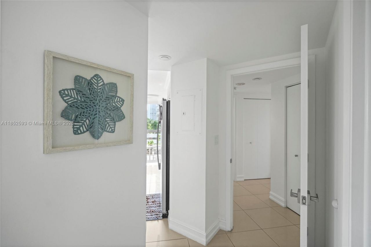 1000 W Island Blvd, Unit 504, Aventura, FL 33160 Photo