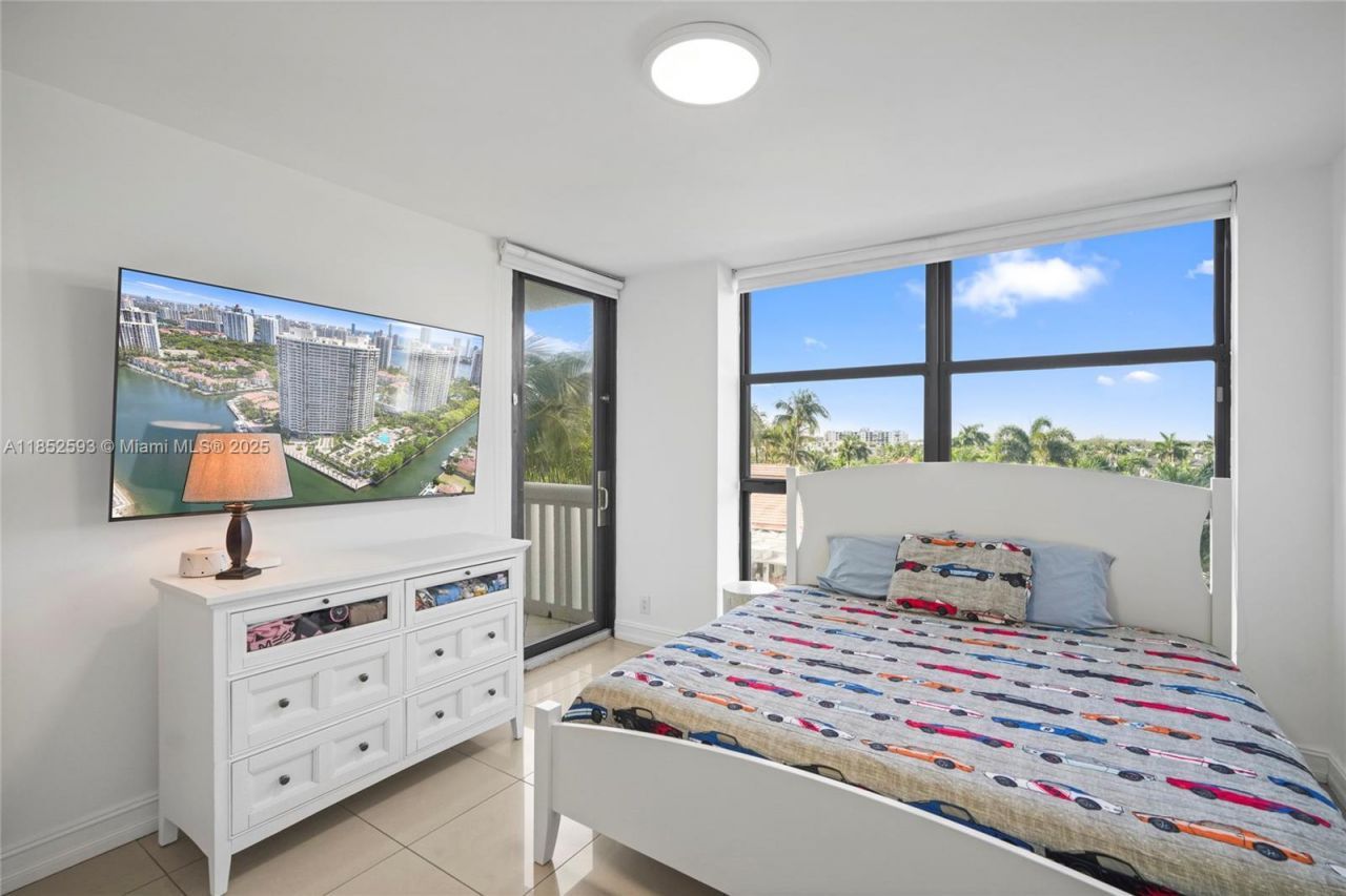 1000 W Island Blvd, Unit 504, Aventura, FL 33160 Photo