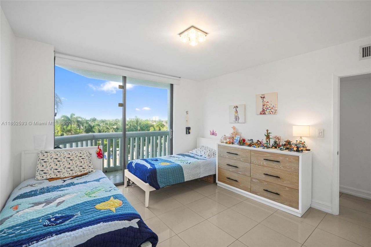 1000 W Island Blvd, Unit 504, Aventura, FL 33160 Photo