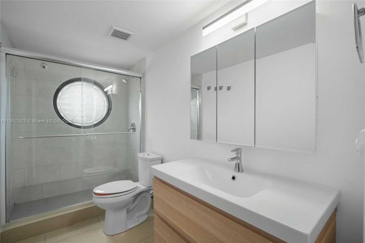 1000 W Island Blvd, Unit 504, Aventura, FL 33160 Photo