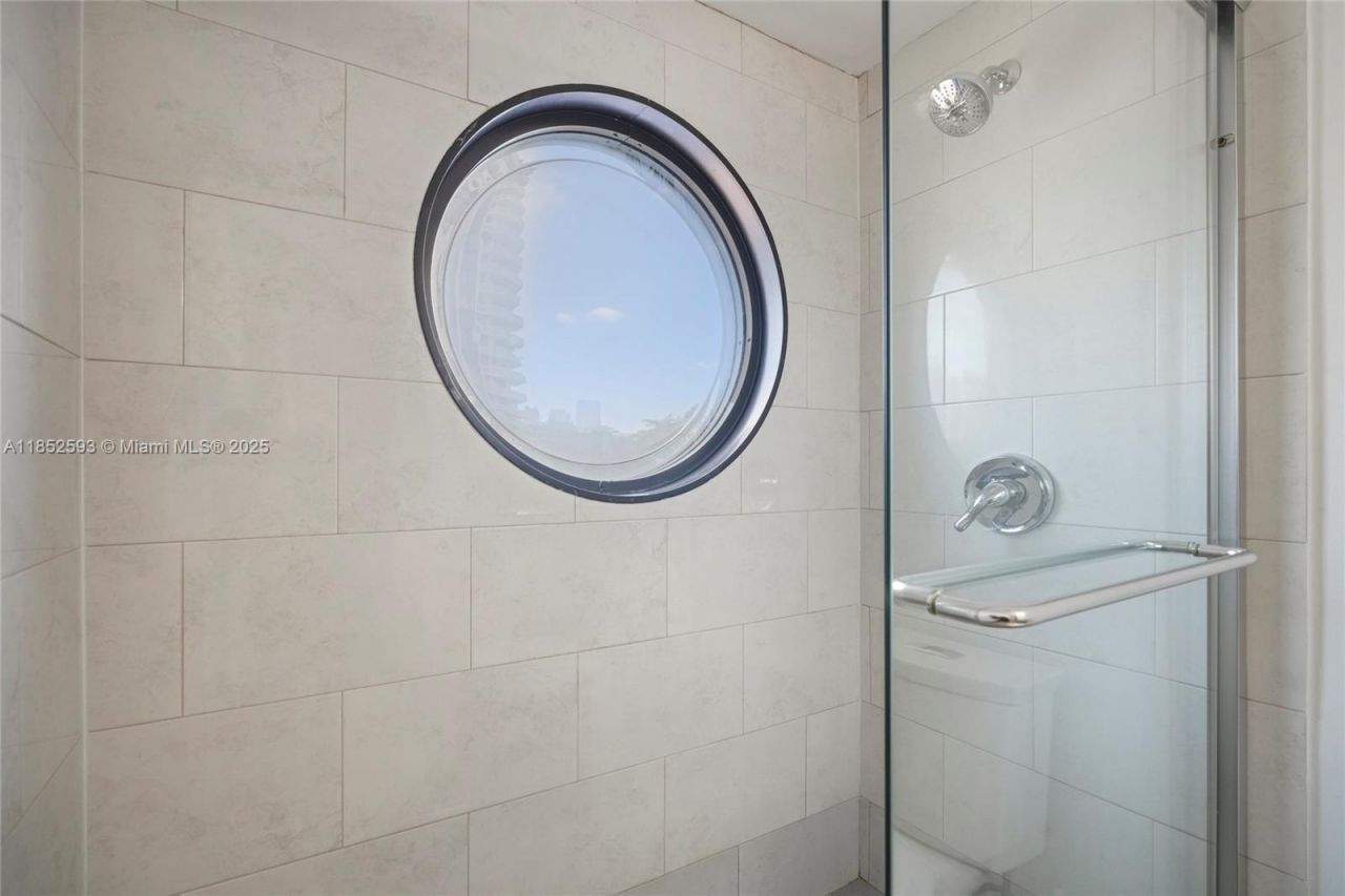 1000 W Island Blvd, Unit 504, Aventura, FL 33160 Photo