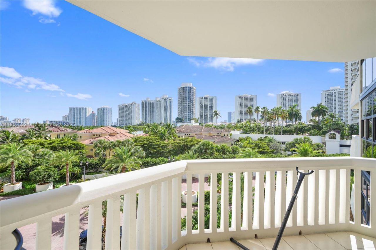 1000 W Island Blvd, Unit 504, Aventura, FL 33160 Photo