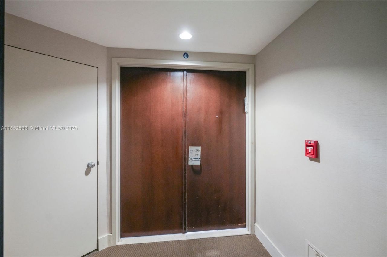 1000 W Island Blvd, Unit 504, Aventura, FL 33160 Photo