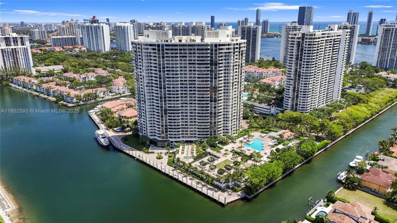 1000 W Island Blvd, Unit 504, Aventura, FL 33160 Photo