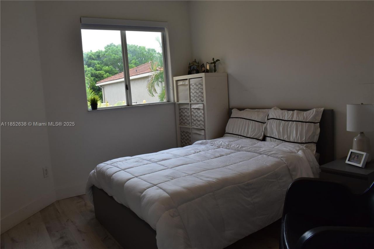 5189 NW 108th Path, Doral, FL 33178 Photo