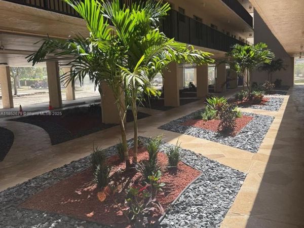 8040 Hampton Blvd, Unit 512, North Lauderdale, FL 33068