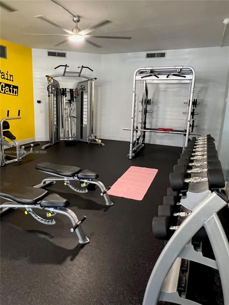 1000 Parkview Dr, Unit 523, Hallandale Beach, FL 33009 Photo