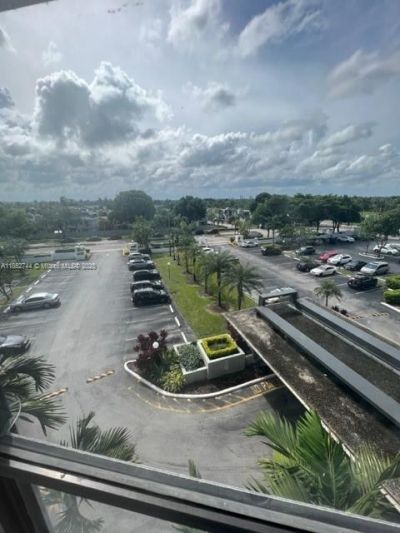 1000 Parkview Dr, Unit 523, Hallandale Beach, FL 33009 Photo