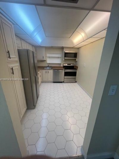 1000 Parkview Dr, Unit 523, Hallandale Beach, FL 33009 Photo