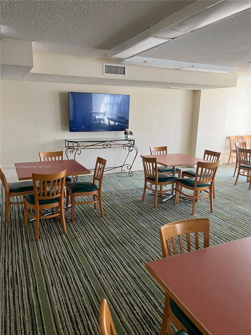 1000 Parkview Dr, Unit 523, Hallandale Beach, FL 33009 Photo