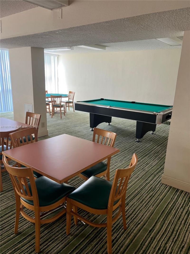 1000 Parkview Dr, Unit 523, Hallandale Beach, FL 33009 Photo