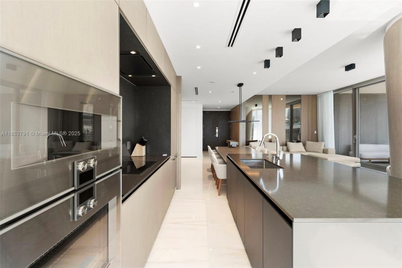 300 Biscayne Boulevard Way, Unit 3807W, Miami, FL 33131 Photo