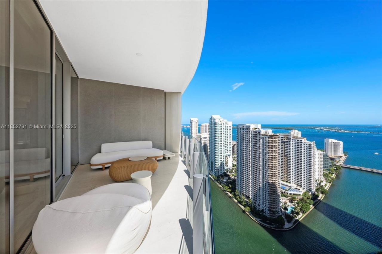 300 Biscayne Boulevard Way, Unit 3807W, Miami, FL 33131 Photo