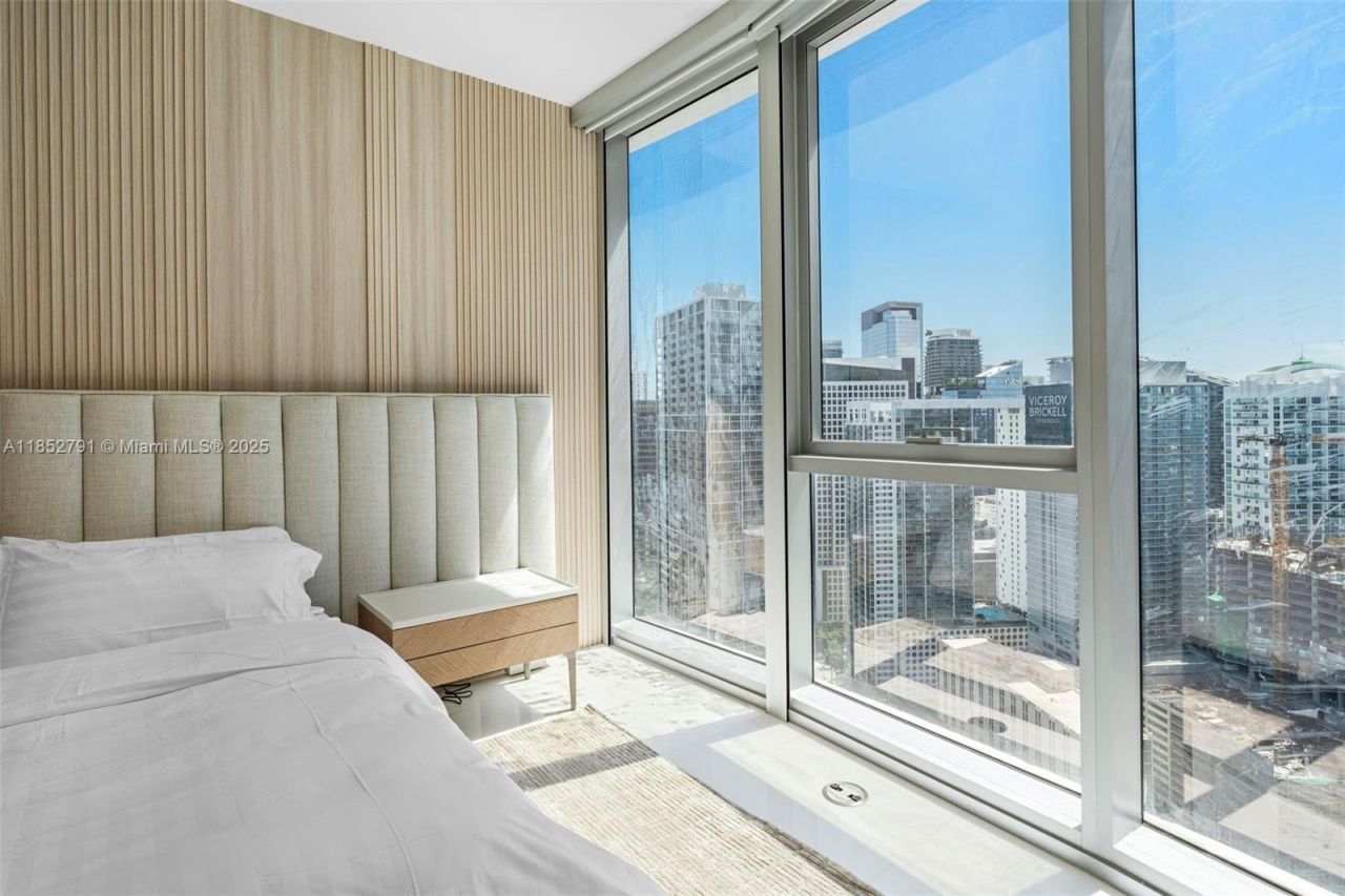 300 Biscayne Boulevard Way, Unit 3807W, Miami, FL 33131 Photo