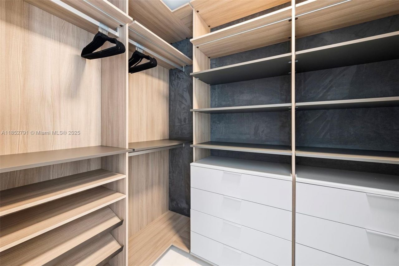 300 Biscayne Boulevard Way, Unit 3807W, Miami, FL 33131 Photo