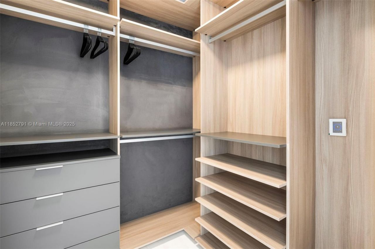 300 Biscayne Boulevard Way, Unit 3807W, Miami, FL 33131 Photo