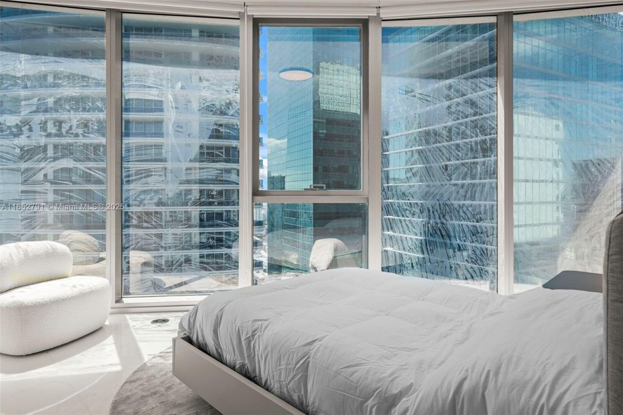 300 Biscayne Boulevard Way, Unit 3807W, Miami, FL 33131 Photo