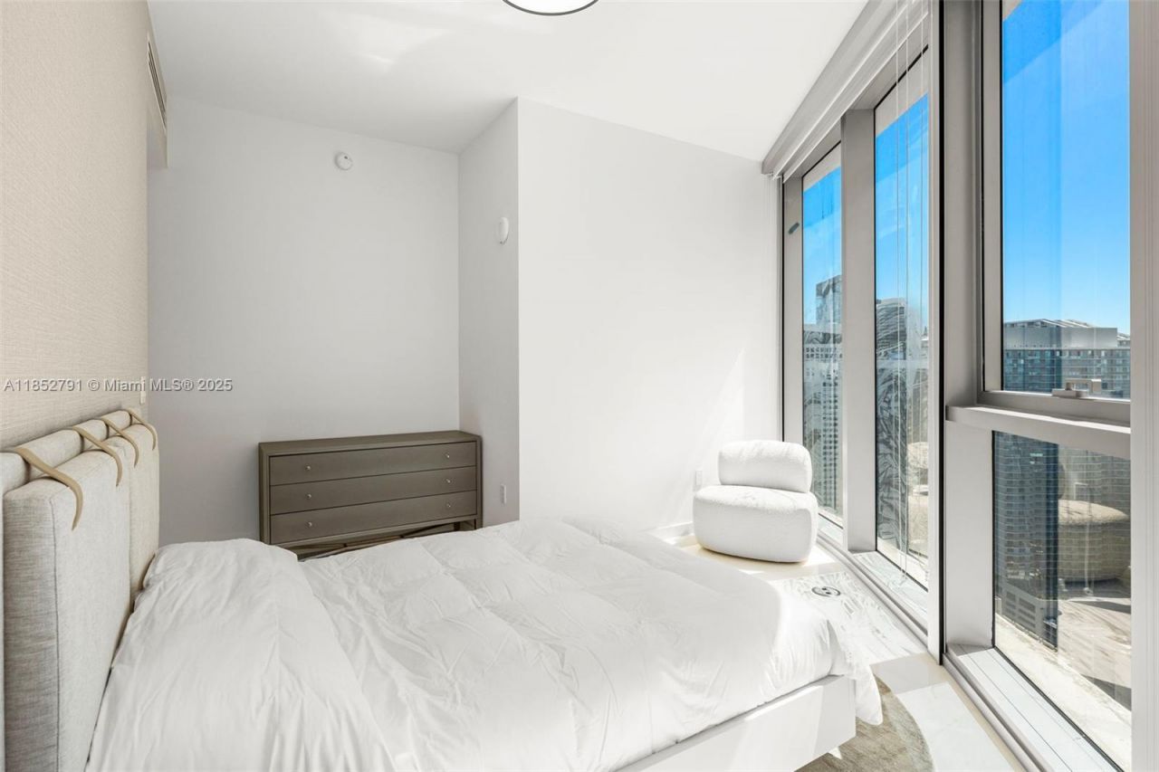 300 Biscayne Boulevard Way, Unit 3807W, Miami, FL 33131 Photo