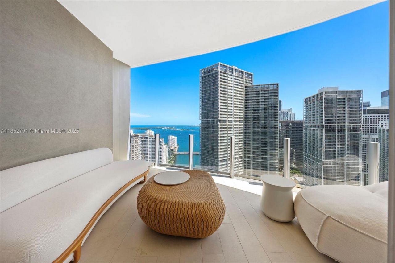 300 Biscayne Boulevard Way, Unit 3807W, Miami, FL 33131 Photo