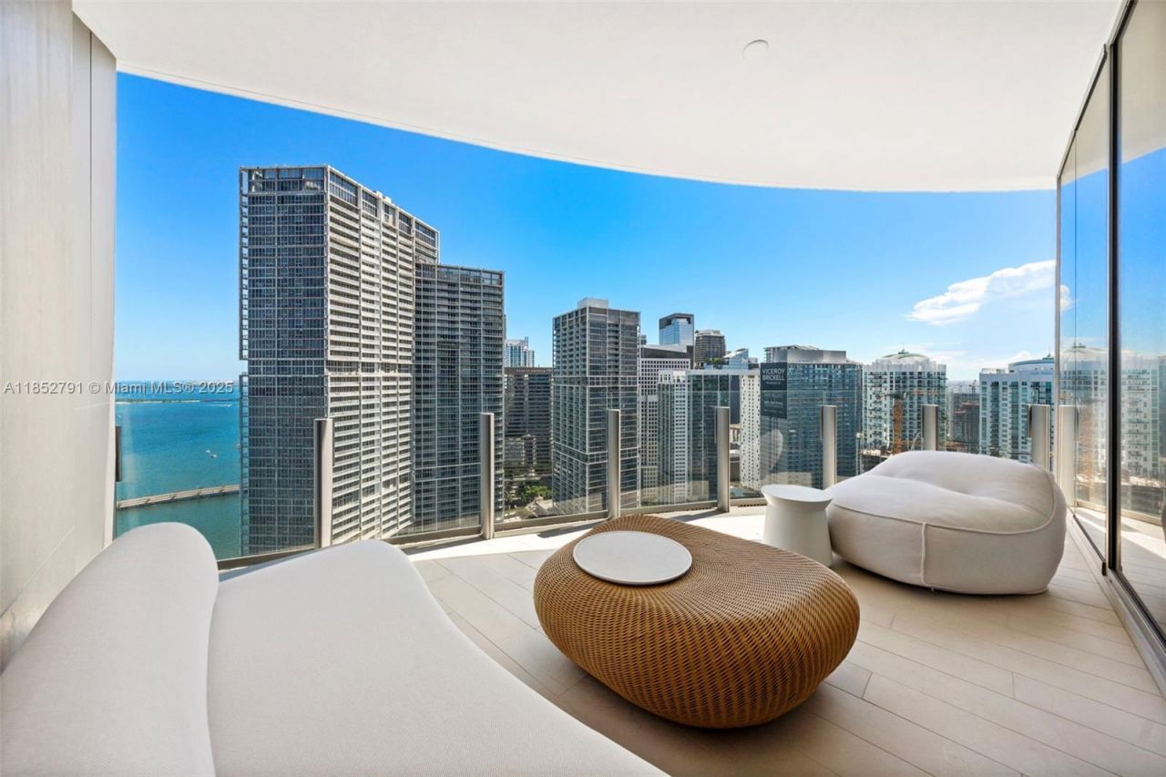 300 Biscayne Boulevard Way, Unit 3807W, Miami, FL 33131 Photo