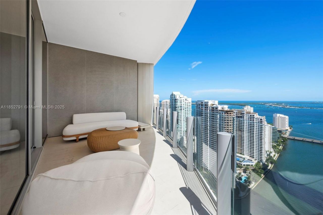 300 Biscayne Boulevard Way, Unit 3807W, Miami, FL 33131 Photo