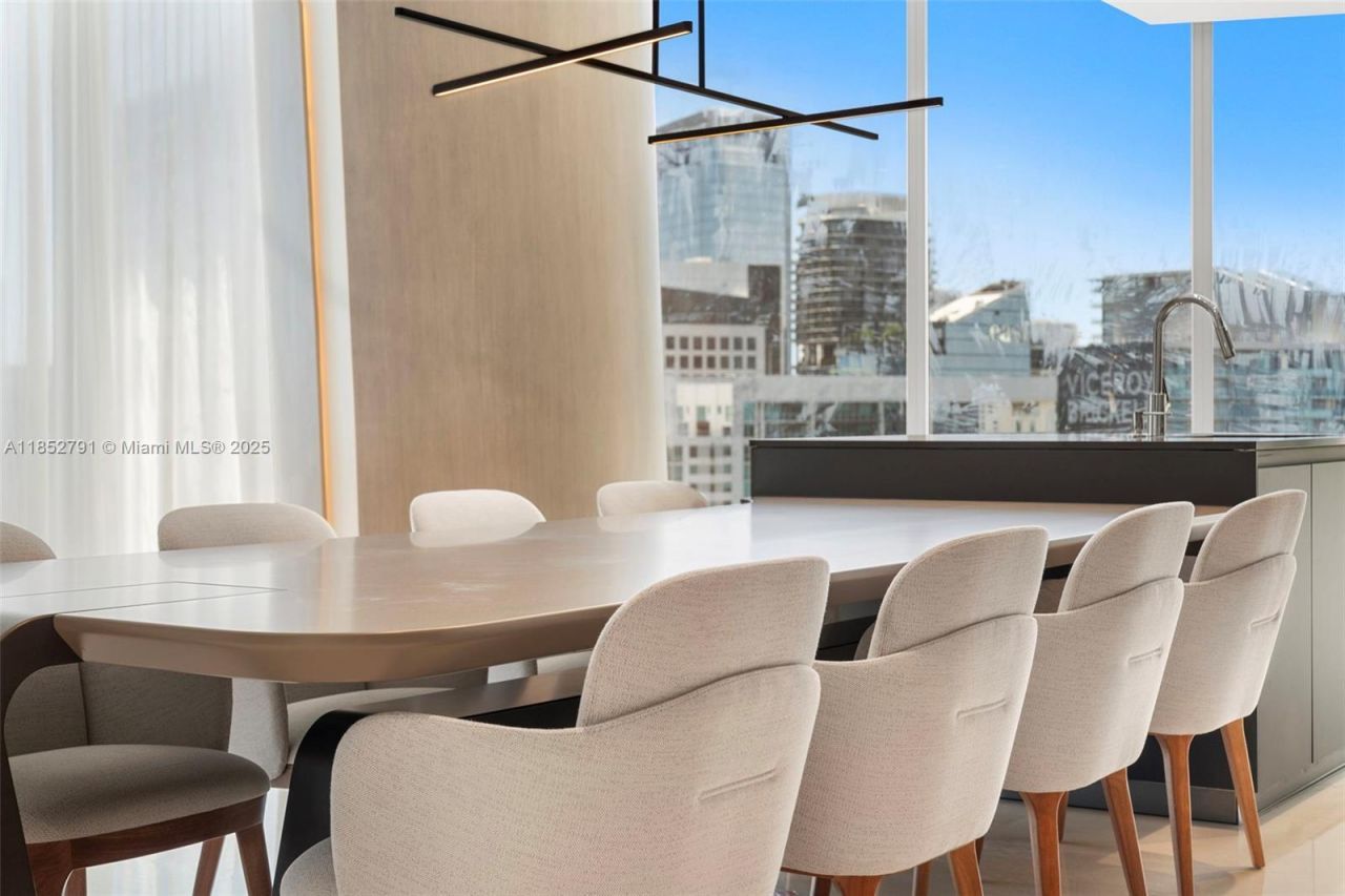 300 Biscayne Boulevard Way, Unit 3807W, Miami, FL 33131 Photo