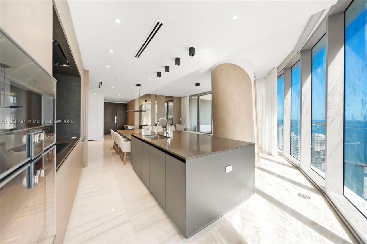 300 Biscayne Boulevard Way, Unit 3807W, Miami, FL 33131 Photo