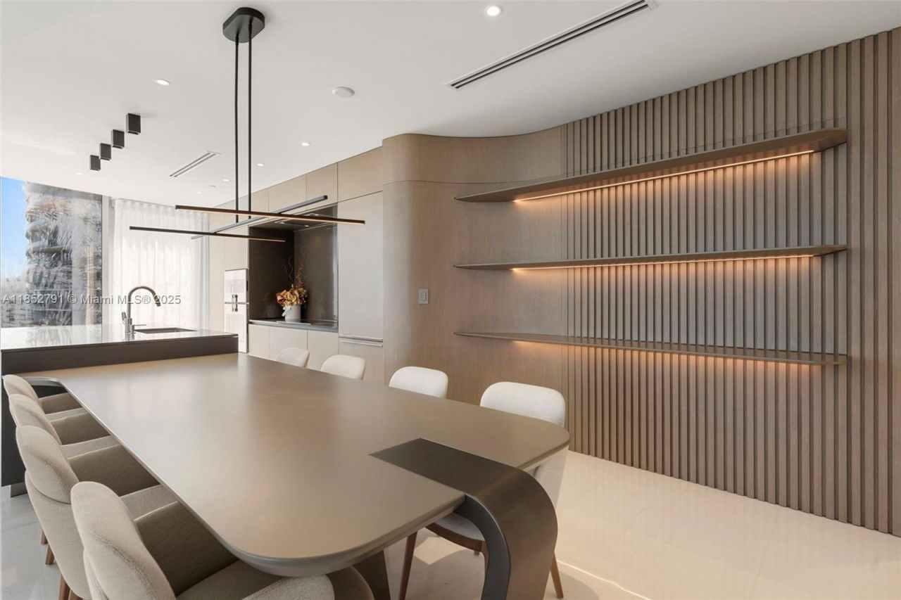 300 Biscayne Boulevard Way, Unit 3807W, Miami, FL 33131 Photo