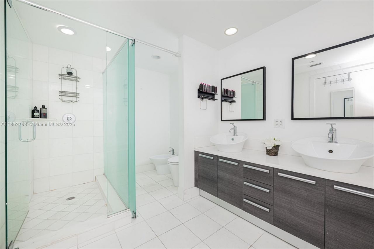 2950 NE 188th St, Unit 139, Aventura, FL 33180 Photo