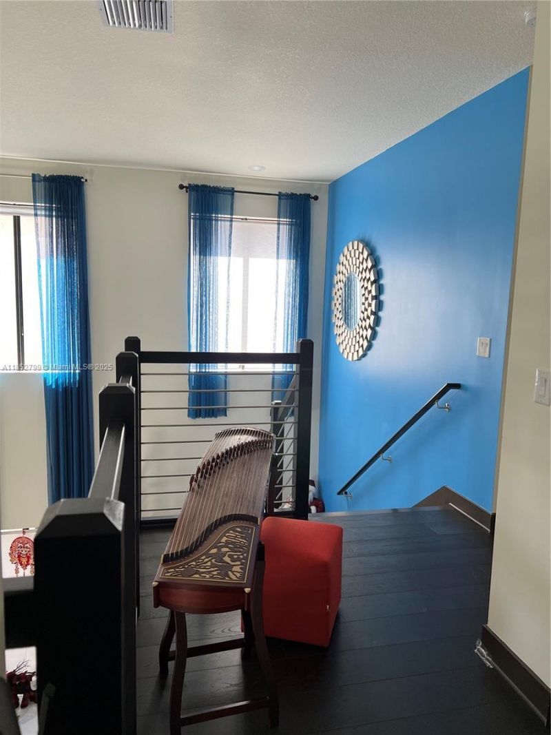 8910 NW 160th Ter, Miami Lakes, FL 33018 Photo