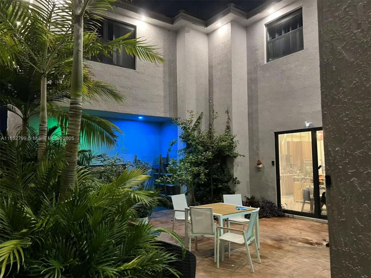 8910 NW 160th Ter, Miami Lakes, FL 33018 Photo