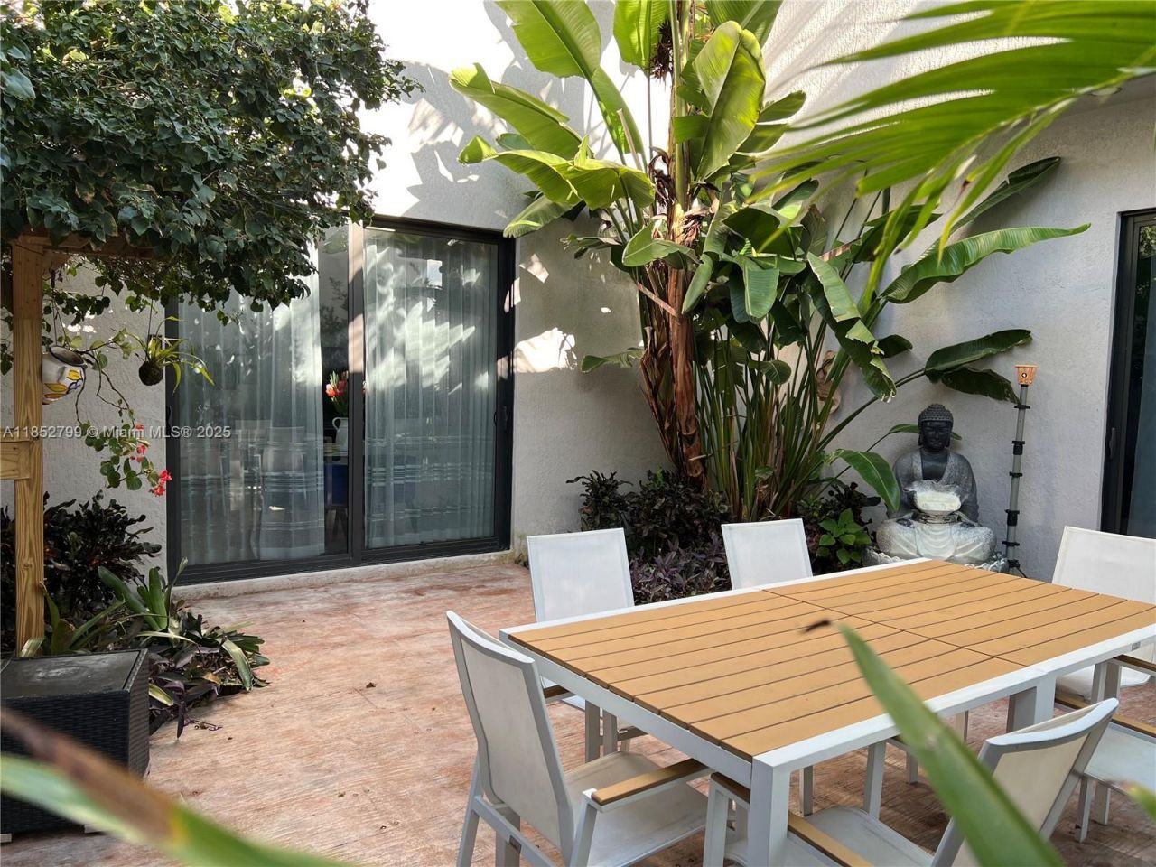 8910 NW 160th Ter, Miami Lakes, FL 33018 Photo