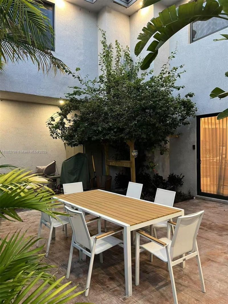 8910 NW 160th Ter, Miami Lakes, FL 33018 Photo