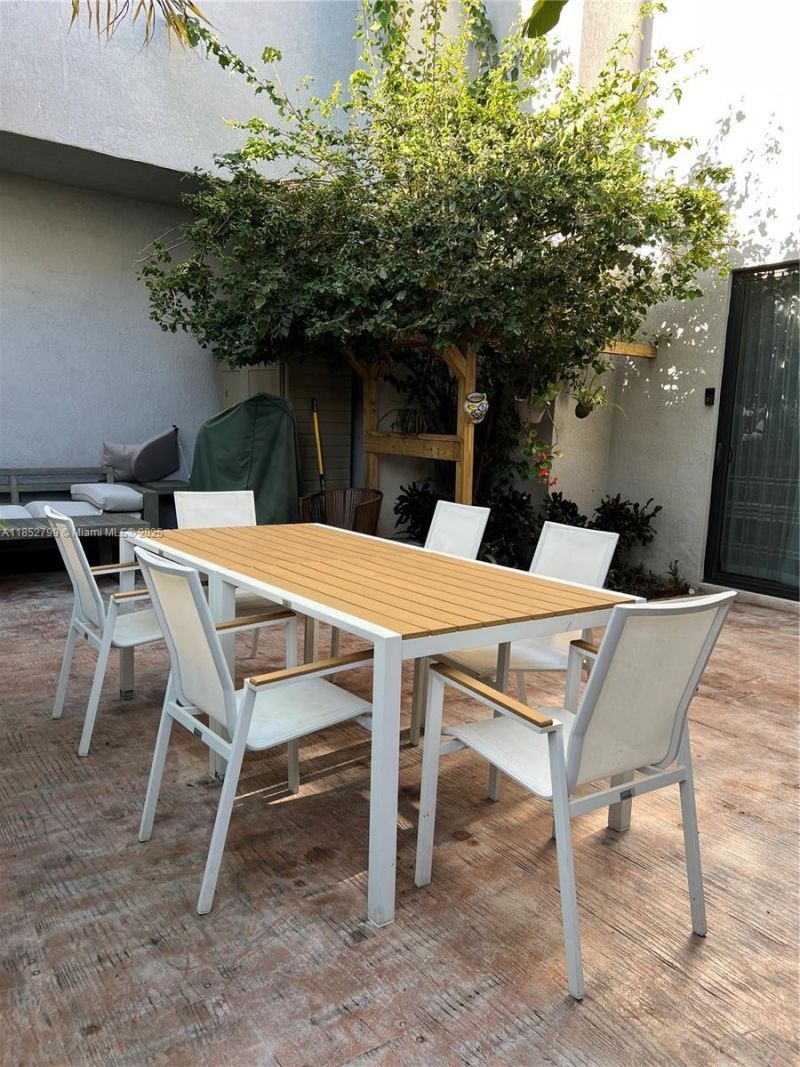 8910 NW 160th Ter, Miami Lakes, FL 33018 Photo