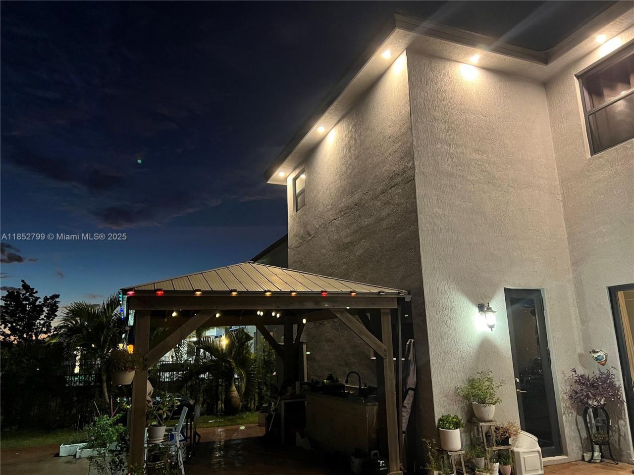 8910 NW 160th Ter, Miami Lakes, FL 33018 Photo