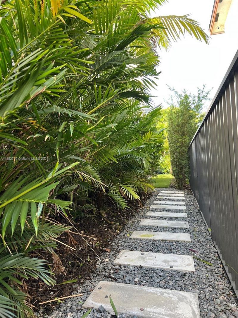 8910 NW 160th Ter, Miami Lakes, FL 33018 Photo