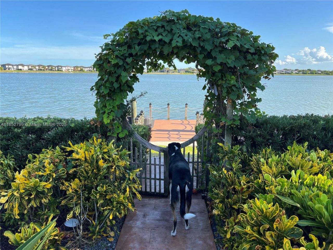 8910 NW 160th Ter, Miami Lakes, FL 33018 Photo