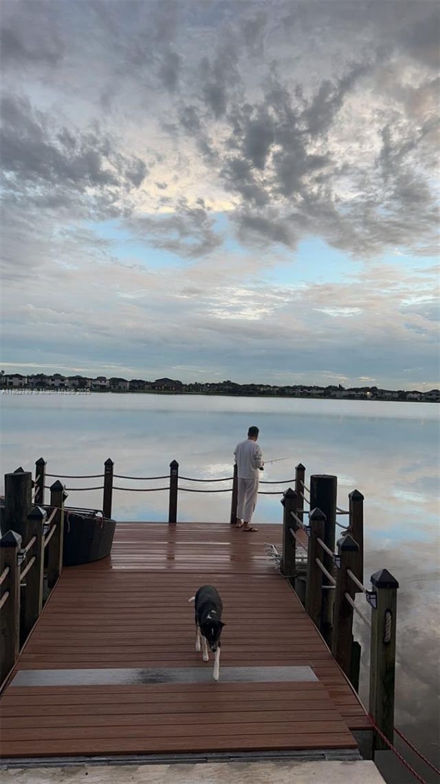 8910 NW 160th Ter, Miami Lakes, FL 33018 Photo