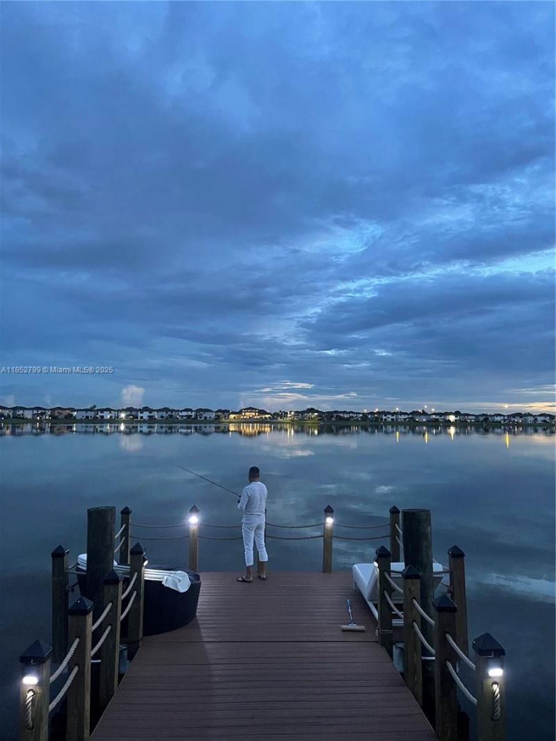 8910 NW 160th Ter, Miami Lakes, FL 33018 Photo