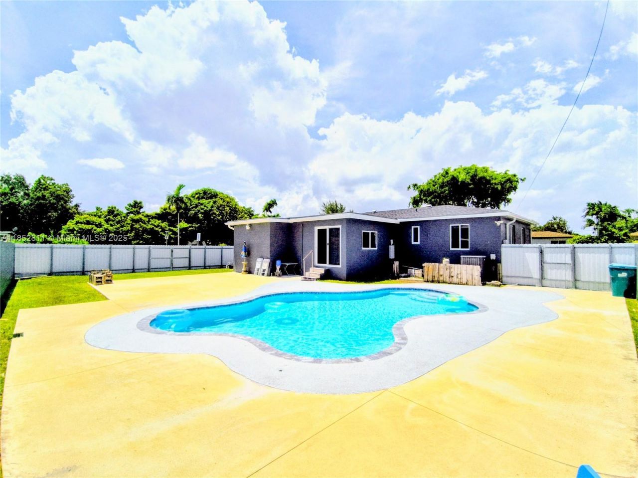 6890 SW 27 Street, Miami, FL 33155 Photo