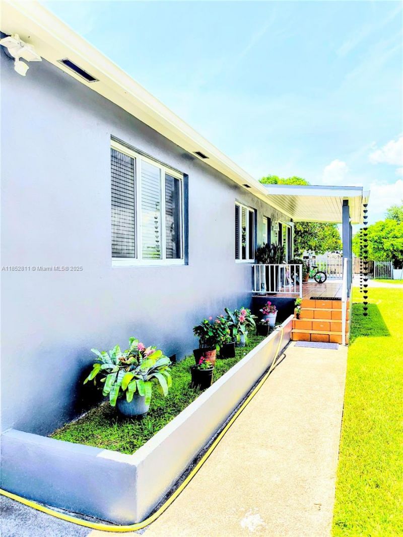 6890 SW 27 Street, Miami, FL 33155 Photo