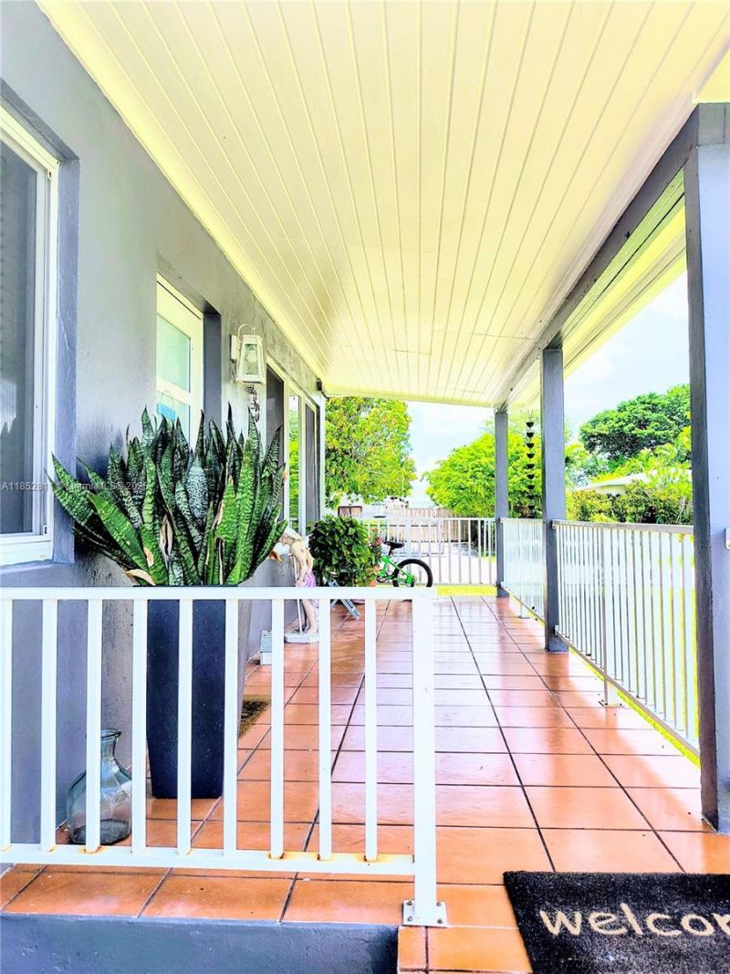 6890 SW 27 Street, Miami, FL 33155 Photo