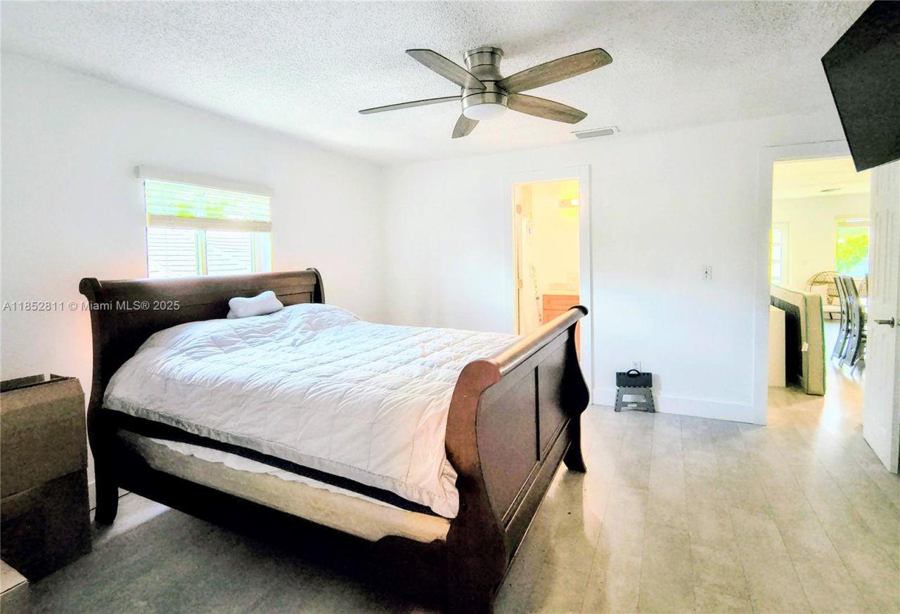 6890 SW 27 Street, Miami, FL 33155 Photo