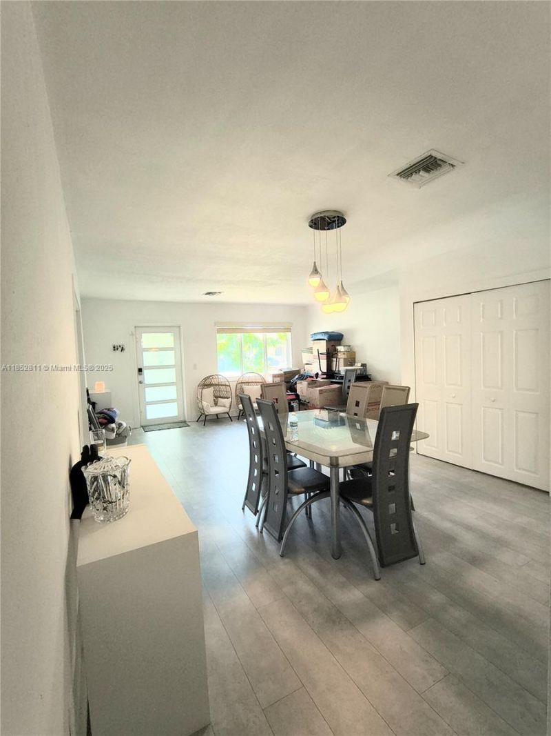 6890 SW 27 Street, Miami, FL 33155 Photo