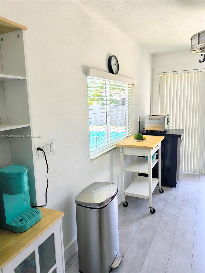 6890 SW 27 Street, Miami, FL 33155 Photo