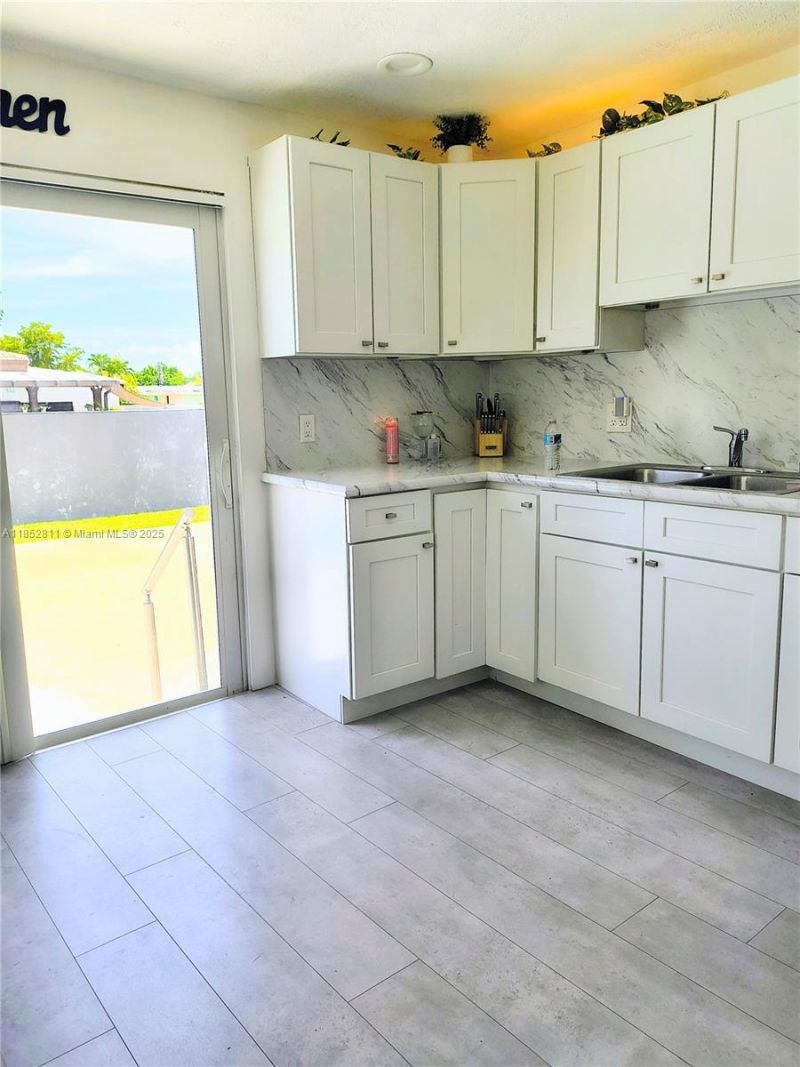 6890 SW 27 Street, Miami, FL 33155 Photo