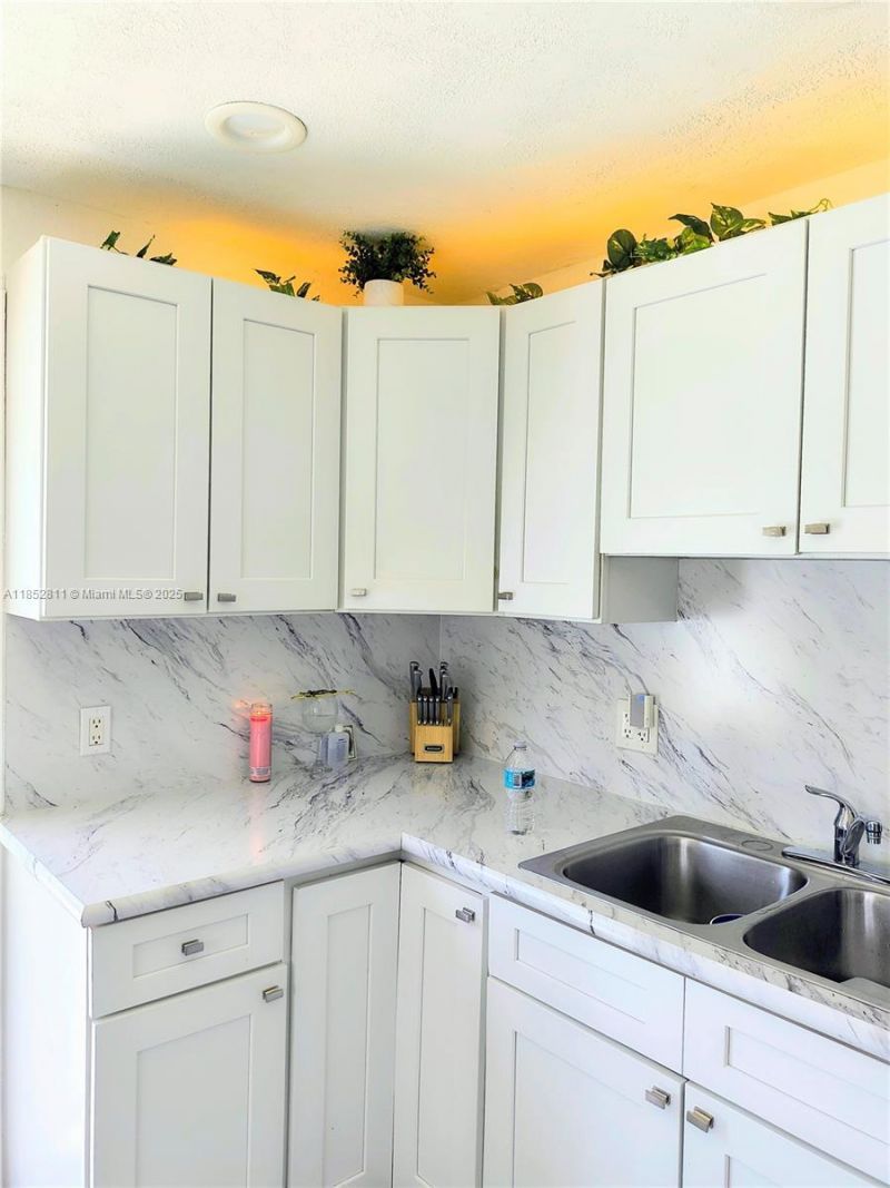 6890 SW 27 Street, Miami, FL 33155 Photo