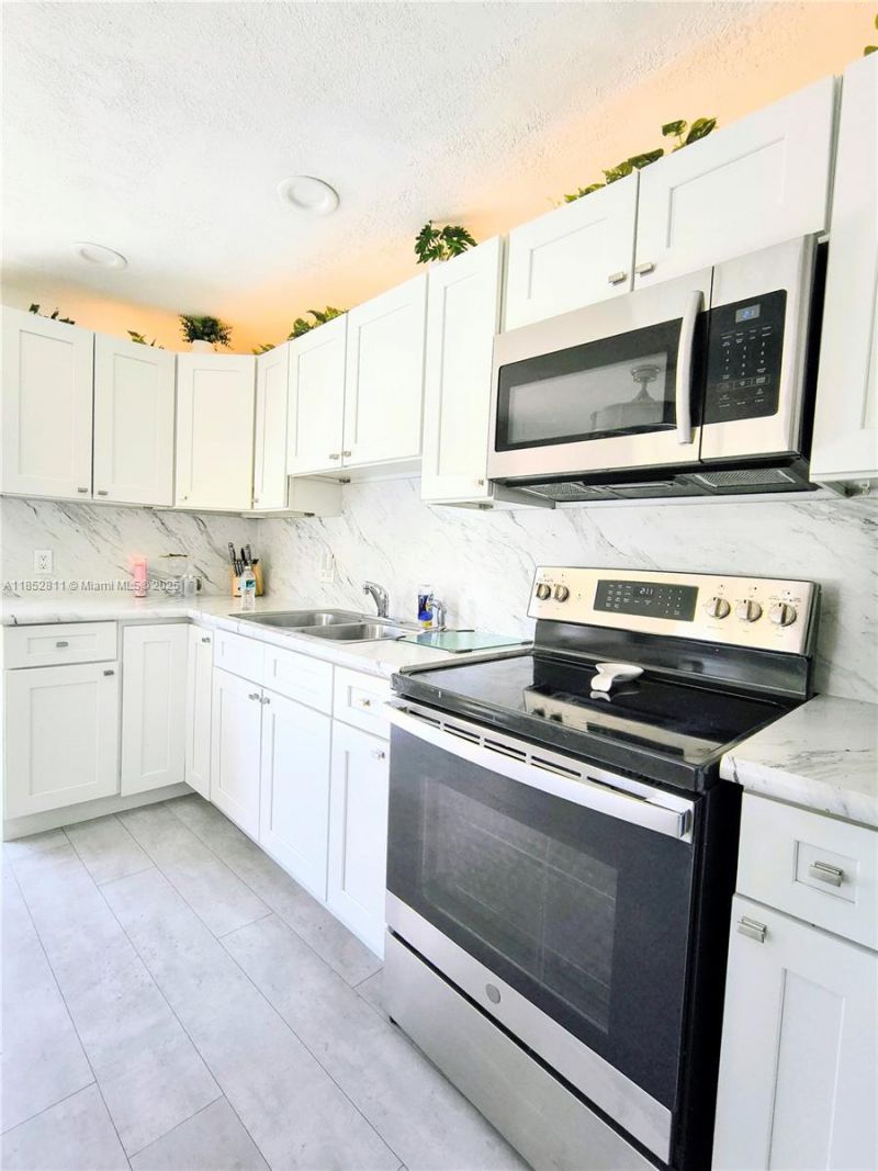 6890 SW 27 Street, Miami, FL 33155 Photo