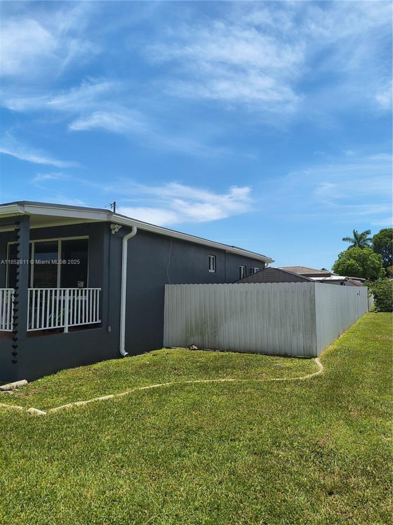 6890 SW 27 Street, Miami, FL 33155 Photo