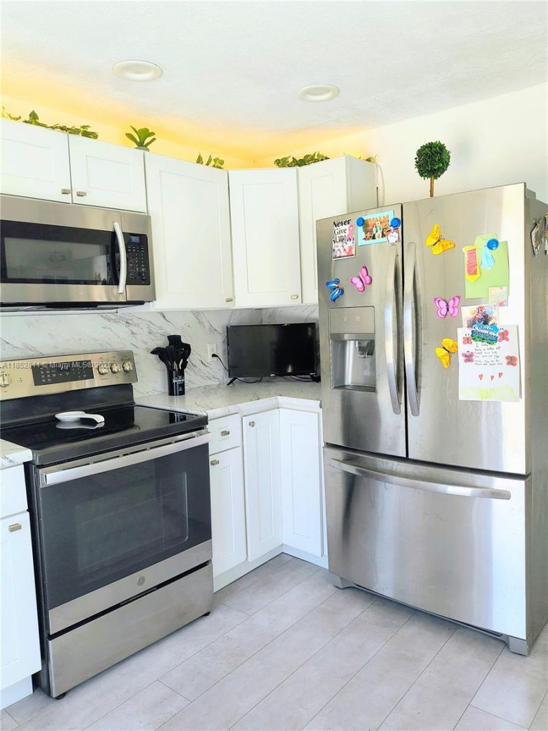 6890 SW 27 Street, Miami, FL 33155 Photo